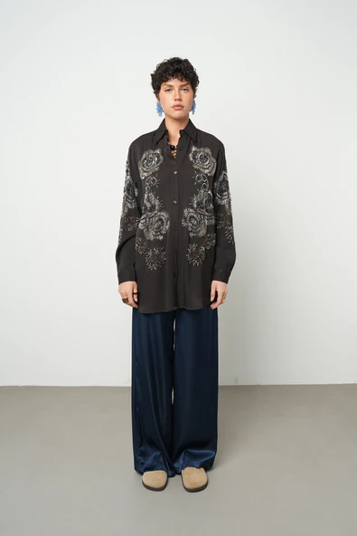 Kadın Boncuk Ve Taş İşlemeli Koyu Renk Oversize Kesim Gömlek - 4