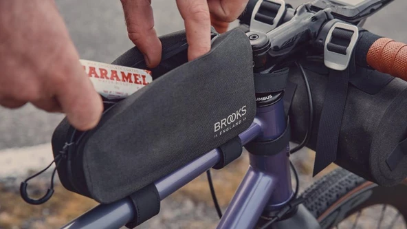 Brooks Scape Top Tube Kadro Üstü Bisiklet Çantası 0.9LT Siyah - Resim 12