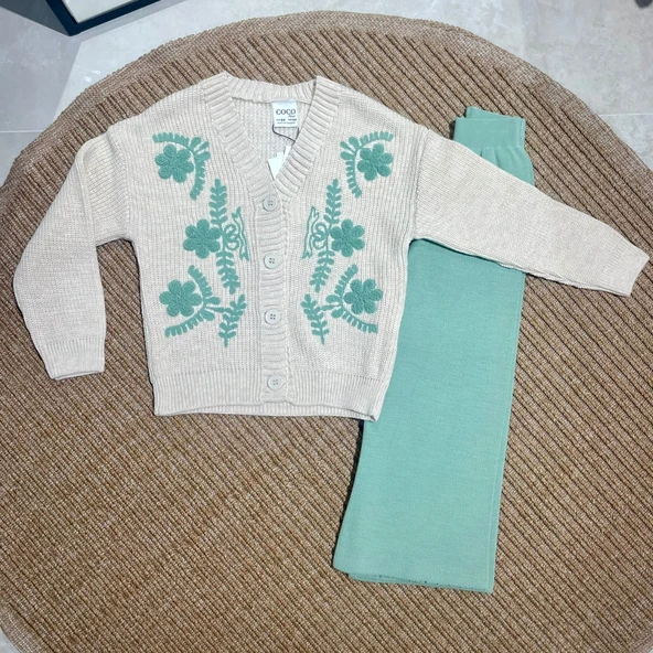 Çiçek Desenli Triko Kız Çocuk Takımı – V Yaka Hırka & Düz Triko Pantolon - 4