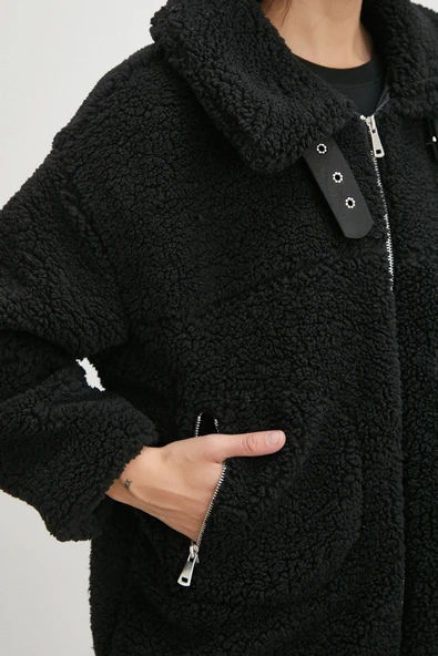 Yaka Detaylı Peluş Mont Siyah - Resim 5