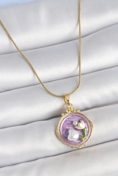HEYF 316L Çelik Gold Renk Zincir Mor Mineli İncili Çiçek İşlemeli Portre Model Kadın Kolye ürün görseli 1