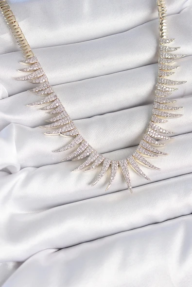 HEYF Pirinç Gold Renk Zirkon Taşlı Sivri Model VIP Seri Kadın Kolye ürün görseli 1