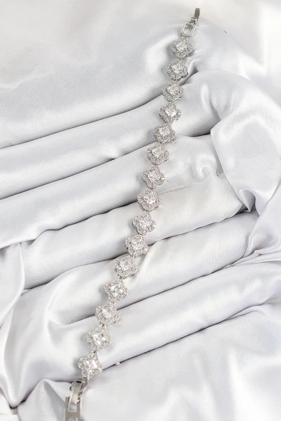 HEYF Pirinç Zirkon Taşlı Yonca Baget Model Gümüş Renk VIP Seri Kadın Bileklik - Resim 2