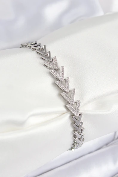 HEYF Pirinç Zirkon Taşlı Sıralı Ok Model Gümüş Renk Kadın Bileklik ürün görseli 1