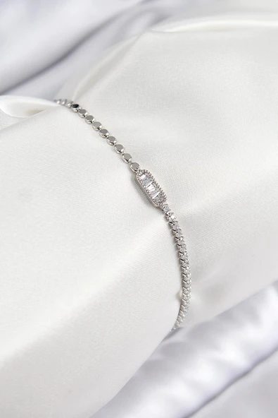 HEYF Pirinç Zirkon Taşlı Dikdörtgen Model Ezme Zincir Gümüş Renk Kadın Bileklik ürün görseli 1