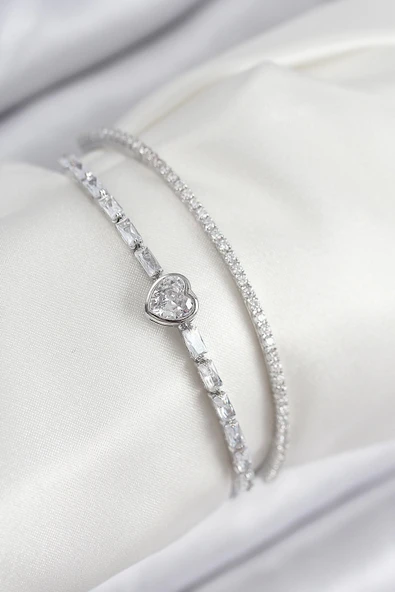 HEYF Pirinç Zirkon Taşlı Kalp Model Gümüş Renk Kadın Bileklik ürün görseli 1