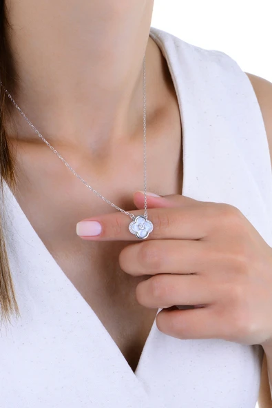 Gümüş rodyumlu zirkon ve sedef taşlı ortası tektaş detaylı yonca kolye SGTL12964RODAJ ürün görseli