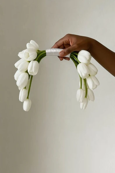 mtemin Zarif Beyaz Lale Buketi -Gelin çiçeği – Minimalist Çiçek Tasarımı-ıslak lale