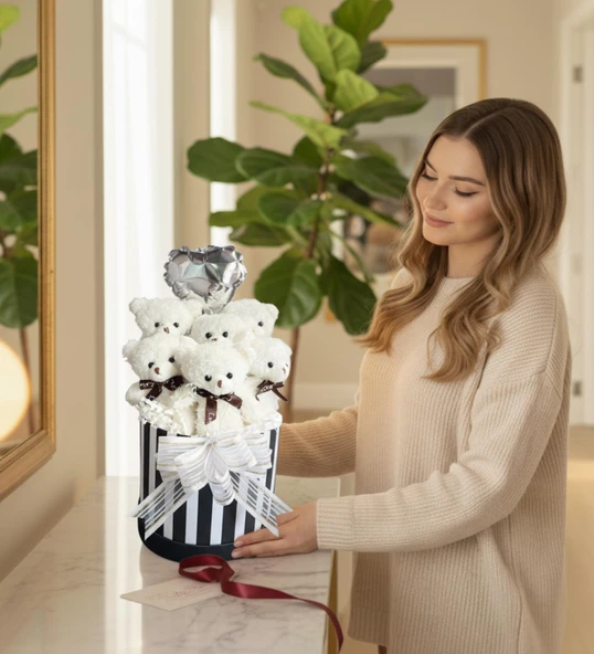 Premium Silindir Hediye Kutusunda, Kalpli Balonlu 6’lı Beyaz Ayıcık Buketi - Resim 3