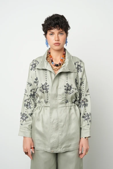 Kadın Önü Boncuk İşlemeli Fermuarlı Ve Çıtçıt Kapamalı Kışlık Ceket