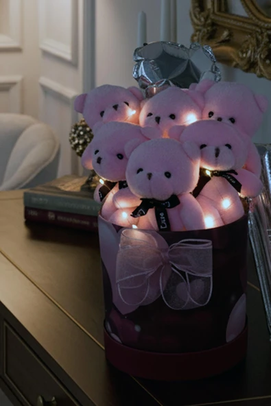 Premium Silindir Kalpli Kırmızı Kutusunda, Kalpli Balonlu LED Işıklı 6’lı Pembe Ayıcık Buketi - Resim 4