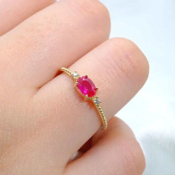 Gümüş Yüzük - Oval Kesim Yakut Taşı Yan Zirkon Taşlı Modern Tasarım 925 Ayar Gümüş Yüzük Tektaş - 9