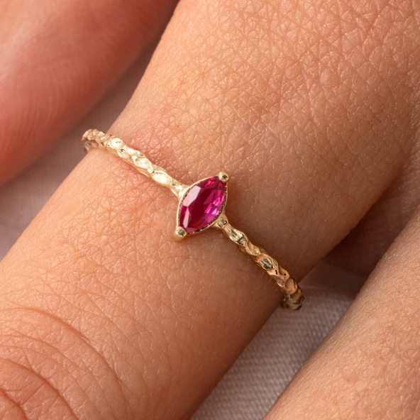 Gümüş Yüzük - Ruby Taşlı El Yapımı Dövülü Eskitme Minimal Tasarım Tektaş 925 Ayar Gümüş Yüzük - 2