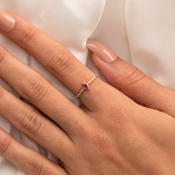 Gümüş Yüzük - Ruby Taşlı El Yapımı Dövülü Eskitme Minimal Tasarım Tektaş 925 Ayar Gümüş Yüzük - 12