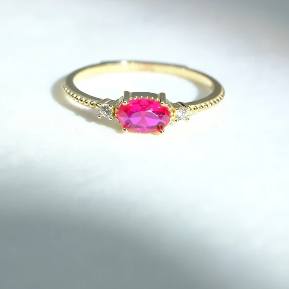 Gümüş Yüzük - Oval Kesim Yakut Taşı Yan Zirkon Taşlı Modern Tasarım 925 Ayar Gümüş Yüzük Tektaş - 8