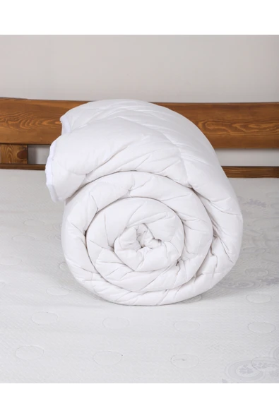 Yüncü Hanım Battal Ebat Merinos Kuzu Yünü Yorgan (%100 SAF MERİNOS KUZU YÜNÜ) 220 X 240 Cm Ebat, 3500 gram - 3