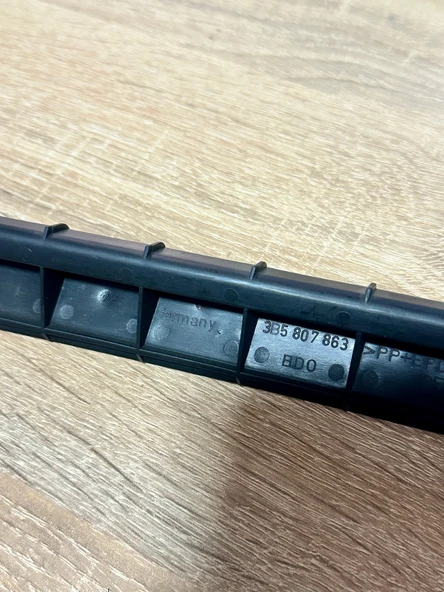 ORJİNAL PASSAT B5 ARKA TAMPON ORTA BRAKETİ 97-00 - 3B5807863 - Resim 2