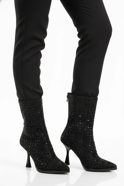 Ayakmod Siyah Taş İşlemeli İnce Topuklu İçi Kürklü Kadın Çizme 671131 Z