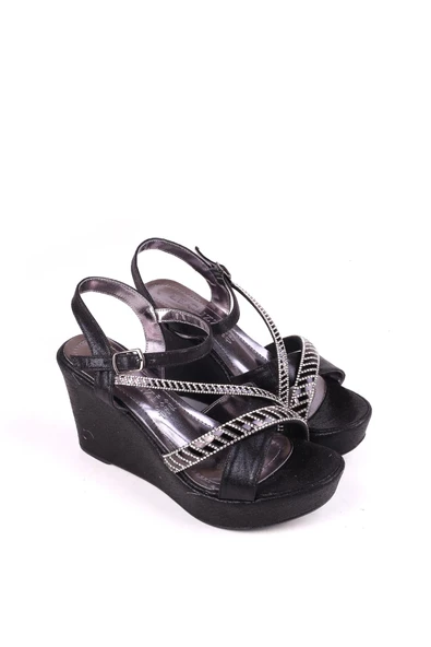 Le Guzzi 4715 Kadın 9 Cm Dolgu Topuk Taş Detaylı Cilt Sandalet