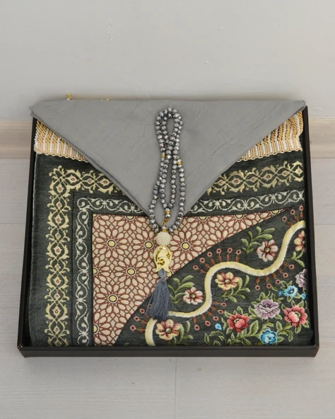 Çeyizlik Hediyelik Seccade Eşarp Tesbih Set – Kadife Astarlı Seccade, Eşarp, Kristal Tesbih Kutulu Lüks Hediye Seti - Resim 5