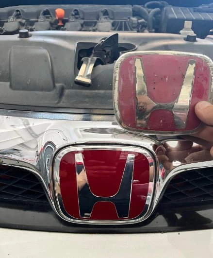 Honda Civic Fd6 2007-2011 Arası Ön Panjur Logo Arma (12,5 X 10 CM) İTHAL ÜRÜN MİKA CAM - Resim 2