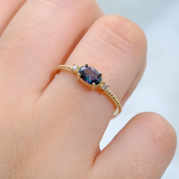 Gümüş Yüzük - Mistik Topaz Oval Kesim Yan Zirkon Taşlı Modern 925 Ayar Gümüş Kadın Tektaş Yüzük ürün görseli 1