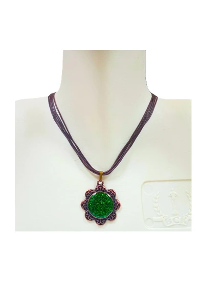 Yeşil Papatya Figür Antik Bakır Çiçek Modelli Metal Simli Şık Epoksi Tasarım Kolye