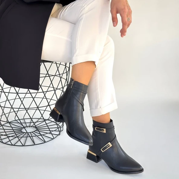 İnay Siyah Cilt Topuklu Bot - Resim 4