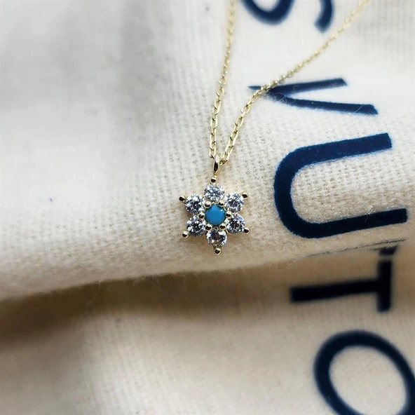 Gümüş Kolye - Ortası Firuze (Turkuaz) Taşlı Çiçek Tasarımlı Nano Has Taşlı 925 Ayar Gümüş Kolye