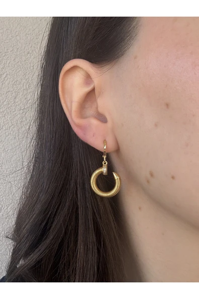 Atelier Emine Yarım Tur Gold Küpe ürün görseli 1