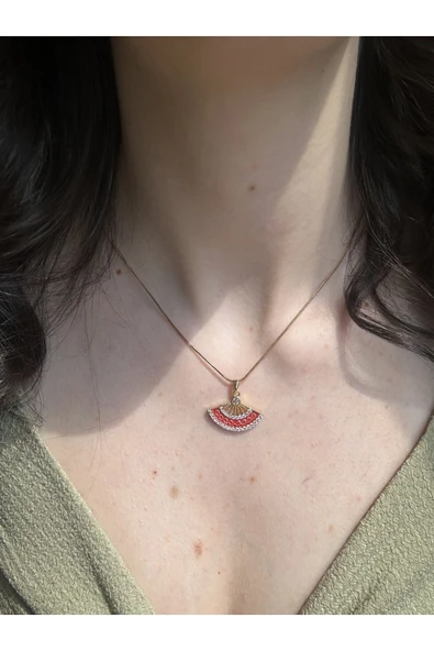 Atelier Emine Kırmızı Yelpaze Detaylı Kolye