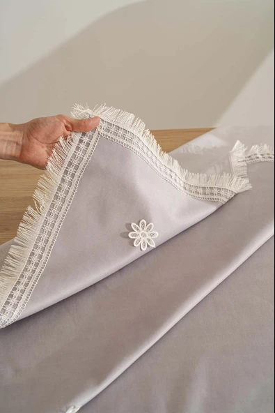 Silvio Gri Güpür Çiçekli Masa Örtüsü 160x220 cm - Resim 6