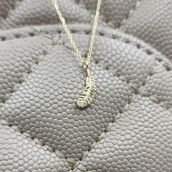 Altın Kolye - Tüy Kıl Minimal Zarif Tarz Gündelik Taşsız Estetik Tasarım 14 Ayar Altın Modern Kolye - Resim 3