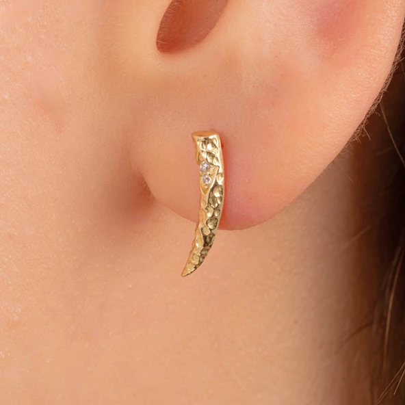 Altın Küpe - 14 Ayar Altın Minimal Taşlı Dövülü Küpe