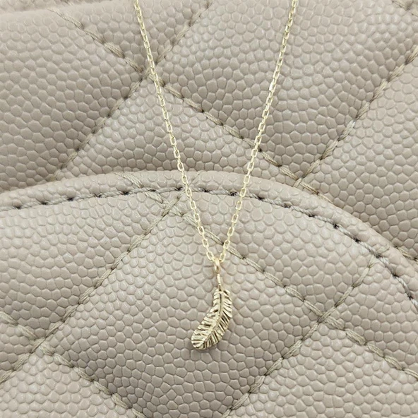 Altın Kolye - Tüy Kıl Minimal Zarif Tarz Gündelik Taşsız Estetik Tasarım 14 Ayar Altın Modern Kolye - Resim 4