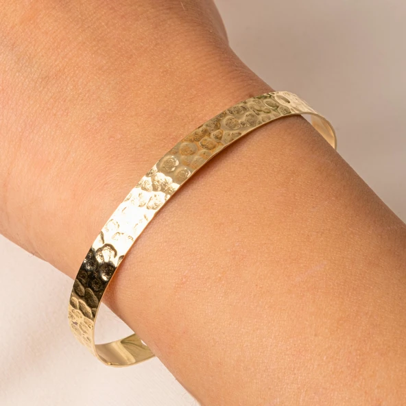 Altın Bilezik - Dövülü El İşçiliği Yeni Tarz Kelepçe 14 Ayar Altın Bilezik