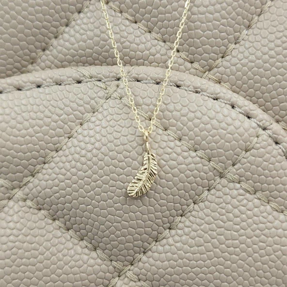 Altın Kolye - Tüy Kıl Minimal Zarif Tarz Gündelik Taşsız Estetik Tasarım 14 Ayar Altın Modern Kolye ürün görseli 1