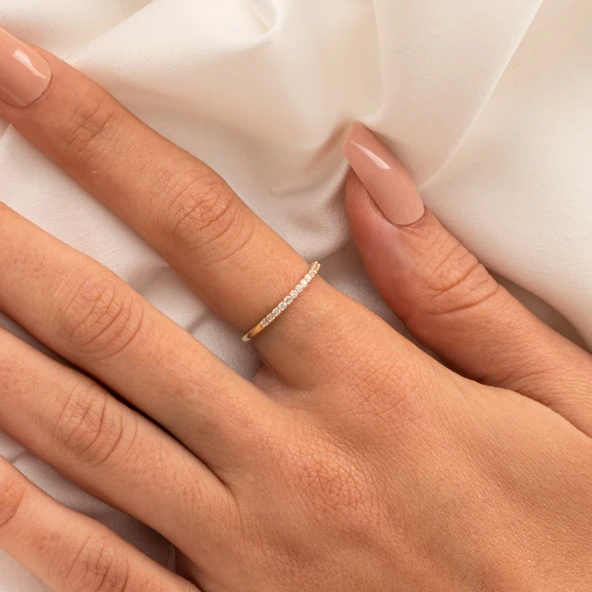 Yarım Tur Altın Yüzük - 14 Ayar Altın 0.25 Karat Zirkon Taşlı Yarım Tur Minimal Yüzük - 5