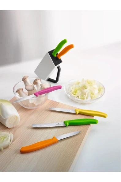 Victorinox 6.7836.L114 11cm Yeşil Tırtıklı Domates ve Sofra Bıçağı - 3