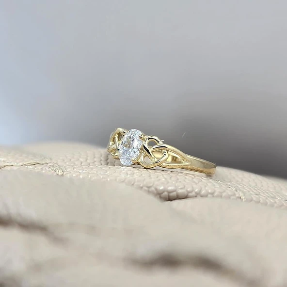 Evlilik Teklifi Altın Yüzük - 14 Ayar Altın Oval 0.60 Karat Zirkon Taşlı Mininal Tektaş Yüzük - 8