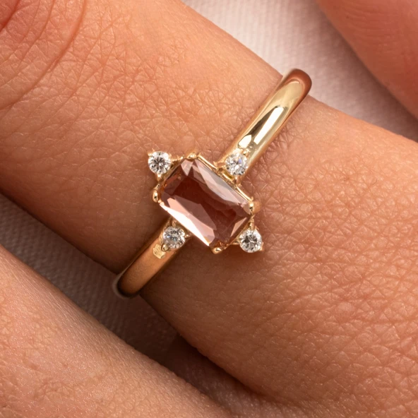 Zultanit Altın Yüzük - 14 Ayar Altın 0.95 Karat Radyant Kesim Zultanit Taşlı Evlilik Teklifi Yüzüğü - 11