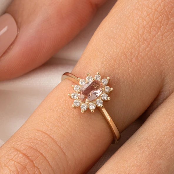 14 Ayar Altın Yüzük - Zultanit (Renk Değiltiren) Taşlı Anturajlı Evlilik Teklifi Yüzüğü - Kadın - 10