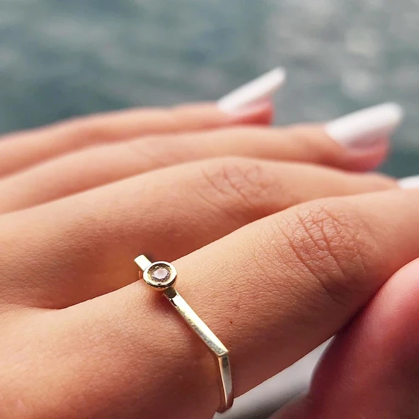 Tektaş Altın Yüzük - 14 Ayar Altın Çizgi Oval 0.20 Karat Zultanit Doğal Taşlı Minimal Tek Taş Yüzük - 4