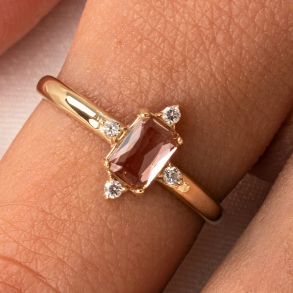 Zultanit Altın Yüzük - 14 Ayar Altın 0.95 Karat Radyant Kesim Zultanit Taşlı Evlilik Teklifi Yüzüğü - 5