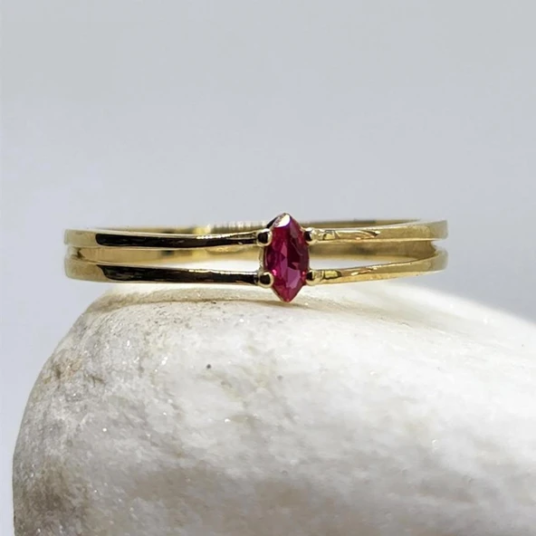 Tektaş Altın Yüzük - 14 Ayar Altın Markiz 0.30 Karat Yakut Taşlı Minimal Tek Taş Kadın Yüzük - 6