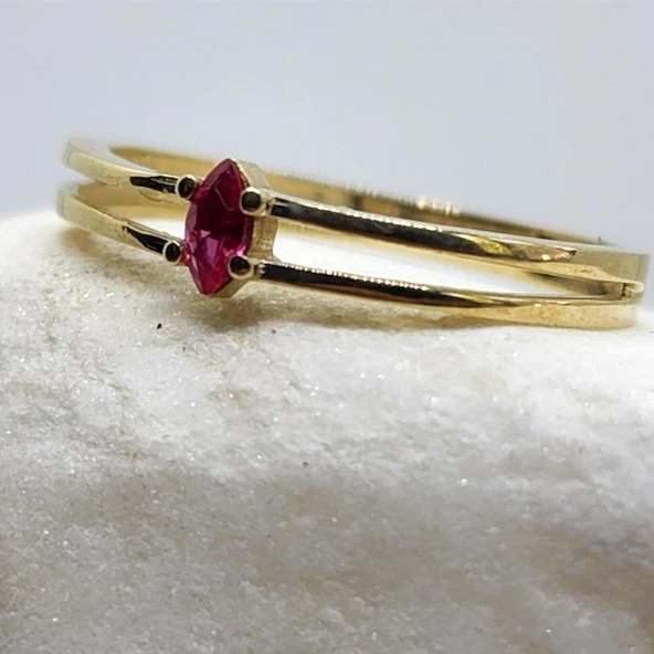 Tektaş Altın Yüzük - 14 Ayar Altın Markiz 0.30 Karat Yakut Taşlı Minimal Tek Taş Kadın Yüzük - 12