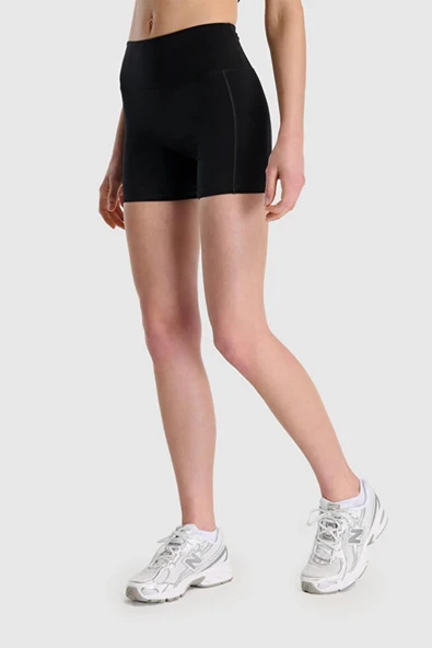 New Balance Lifestyle WNS1534-BK Siyah Kadın Tayt Şort - 2