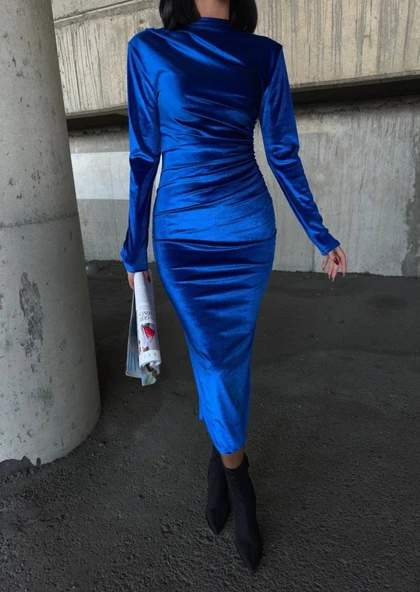 Kadın Uzun Kollu Yarım Balıkçı Yaka Büzgü Detay Kadife Kumaş Elbise - Resim 5