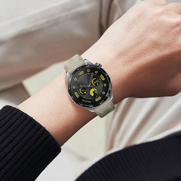 Sneezy Huawei Watch GT4 46mm İle Uyumlu Spor Silikon Metal Tokalı Soft Saat Kordonu  Krem - Resim 6