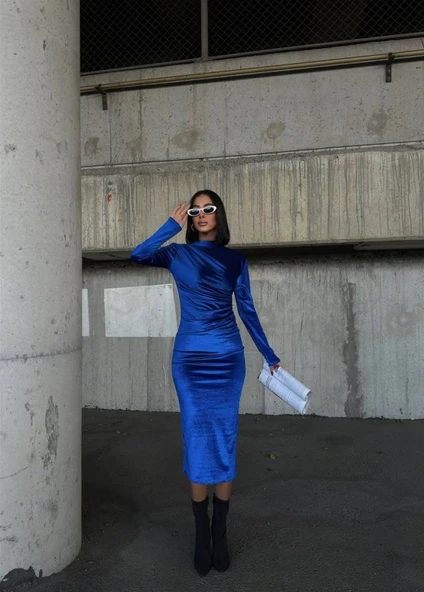 Kadın Uzun Kollu Yarım Balıkçı Yaka Büzgü Detay Kadife Kumaş Elbise - Resim 4